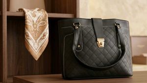 Luxury Black Leatherette Handbag for Women | Spaci