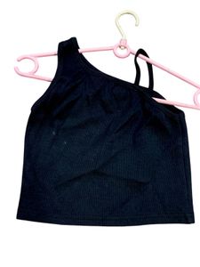 Chic Black One-Shoulder Crop Top