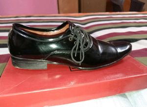 Boss-Level Shine – Sleek Black Formal Shoes