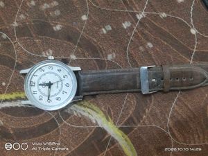 Classic Quartz Watch with Leather Strap