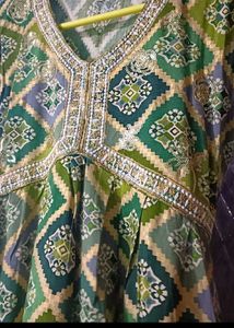 Green Geometric Print Kurta with Embellished Neckl