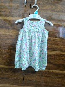 2 onesie for girls ( 6-9 months)
