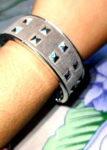 Shimmering beautiful bracelet for women girls ...