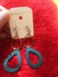 Light Weighted Stylish Earrings
