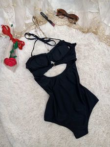 🖤Chic Black One-Piece Swimsuit🖤