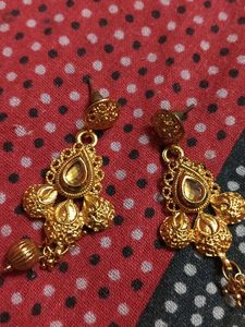 Golden Necklace ,earring nd maangtika Set