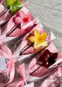 trendy claw clip bouquet for girls