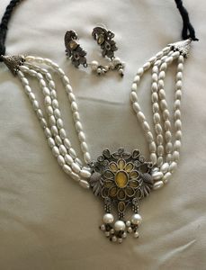 Grab Our Brass Choker Set With Semiprecious Stones And Pearls Work ♥️ 👌👌👌