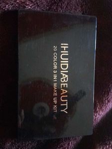 HUIDIABEAUTY 20 Color 3 in 1 Makeup Kit