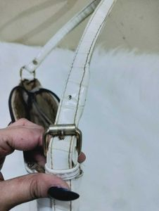 Chic White Crocodile Texture Shoulder Bag