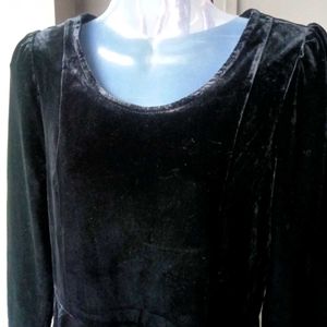 Elegant black velvet long sleeve dress