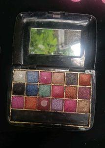 Multi-Color Eyeshadow Palette 🎨🖌️