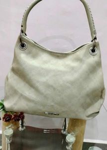 Chic Hobo Bag - Versatile Style