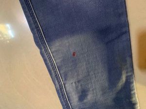 Stylish Blue Wash Jeans with Embellishments