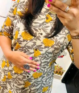 Chic Floral Print Kurti with Pants