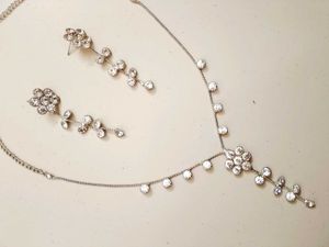 Sparkling Floral Necklace & Earrings Set