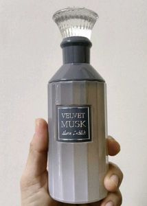 Lattafa Velvet Musk EDP