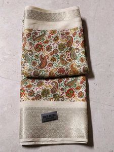 Elegant Paisley Pattern Saree