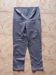 Nike Women's Athletic Capri Pants