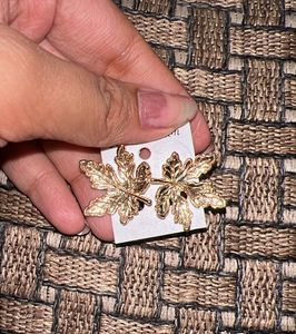 Gold Leaf Design Stud Earrings 🤍