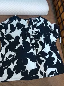 GIA TOP WITH BLACK ABSTRACT PRINT