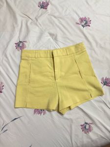 stradivarius Lemon yellow shorts 🍋