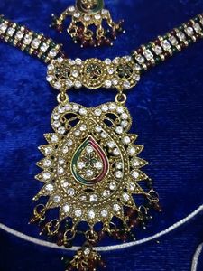 Stunning Necklace Set