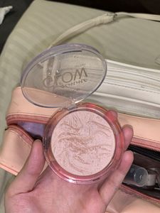 Essence Gimme Glow Highlighter