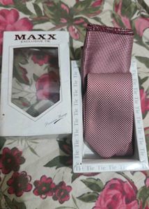 MAXX Exclusive Tie & Pocket Square