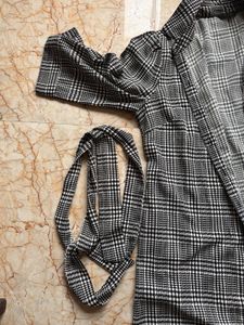 Chic Houndstooth Button-Up Shirtdress
