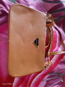 Chic Tan Handbag with Chain Strap