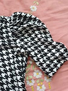 Houndstooth Puff Sleeve Top