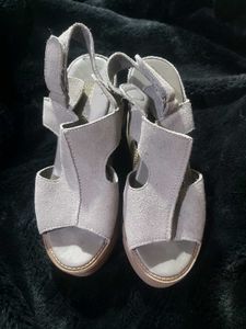 Grey Wedge