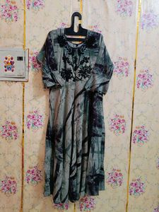 🇳🇿💫🎀Elegant Green &amp; black floor touch kurti