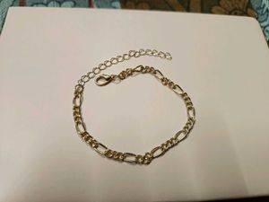 Elegant Gold Figaro Chain Bracelet