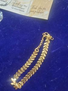 Gold Leaf Pattern Bracelet
