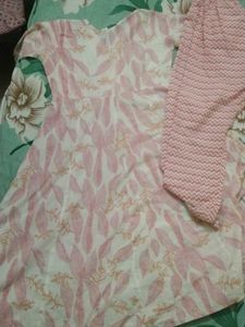Beautiful Pink Leaf Print Kurta Set