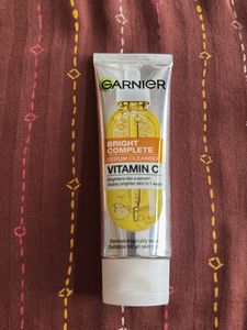 Garnier Bright Complete Vitamin C Serum Cleanser