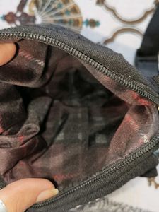 Stylish compact sling bag Unisex