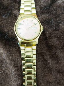 Luxury Timepiece: Golden Men's Watch
