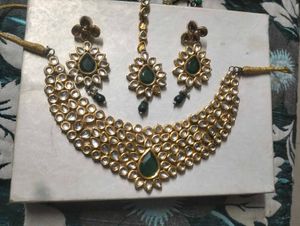 Kundan Nacklace With Earrings And Mangtika