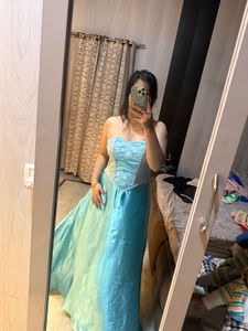 Stunning Blue Embellished Gown🦋🎀