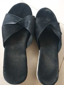 Chic Black Cross-Strap Slides