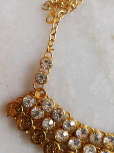 A Beautiful Neck Set With Earrings
