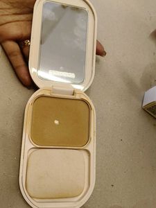 Laura Mercier Compact