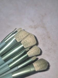 Set of 9 Makeup Brushes