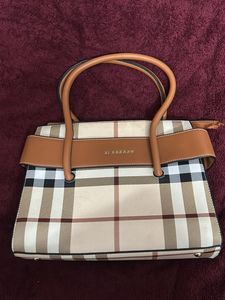 burberry (first copy ) hand bag