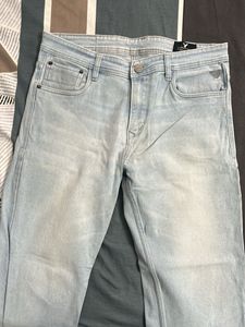 American Eagle Light Wash Jeans