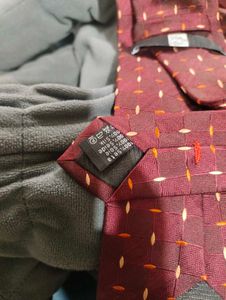 Luxury brand Saks Maroon Tie-Made in Italy