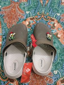 Alzado Clogs with Charms